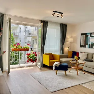 feel-home-deluxe-budapest-with-private-garage.inbudapesthotels.com/