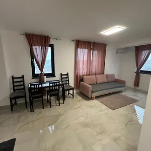Apartament Everest 33 Ap 4, Bucureşti